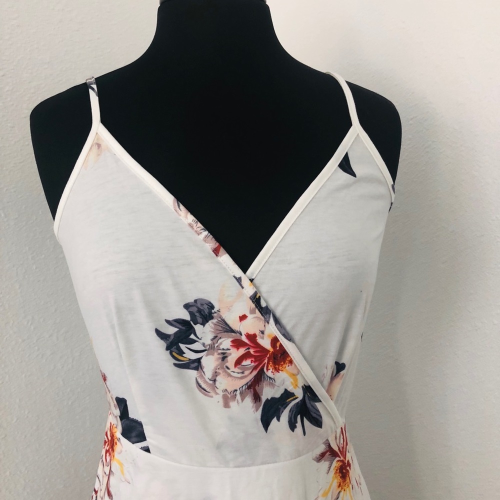 NWT Gorgeous Floral Fun Dress 👗